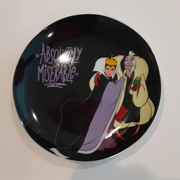 Disney Villains Set Of 4 Appetizer Plates Dishes NEW - Picture 2 of 6